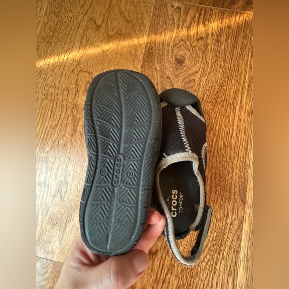 Crocs Kids Black Comfort Shoes   Water shoes   Toddler size 10 - Picture 3 of 3